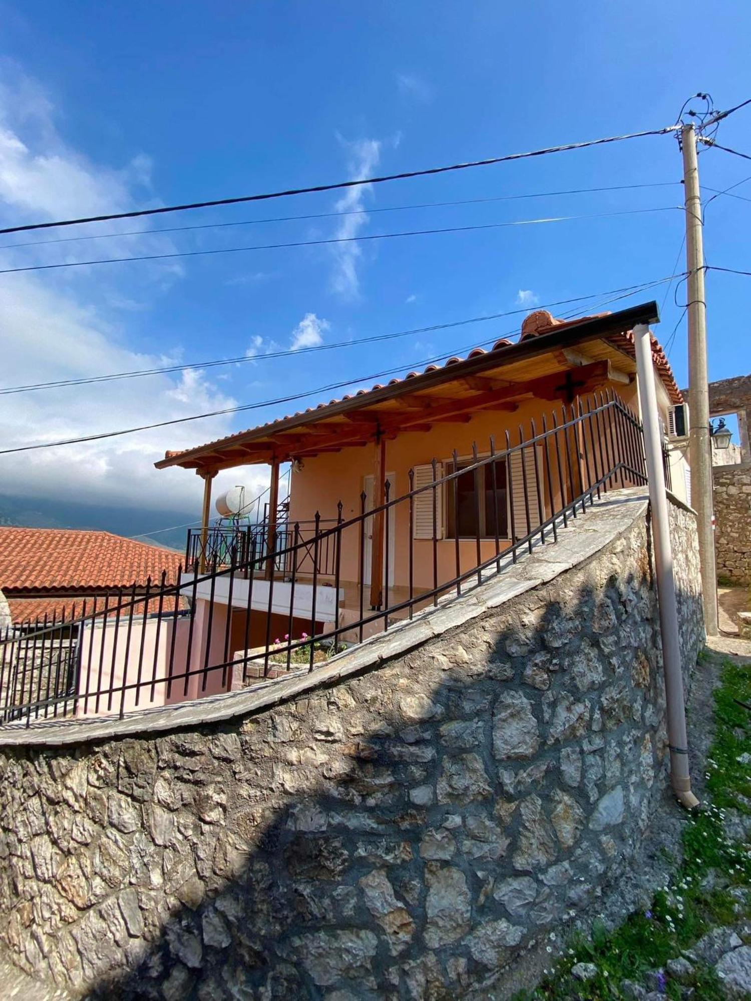 Gkoros House Old Town * Himare